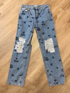 rue21 Size 7 Distressed Embroidered Graphic Straight Leg Jeans